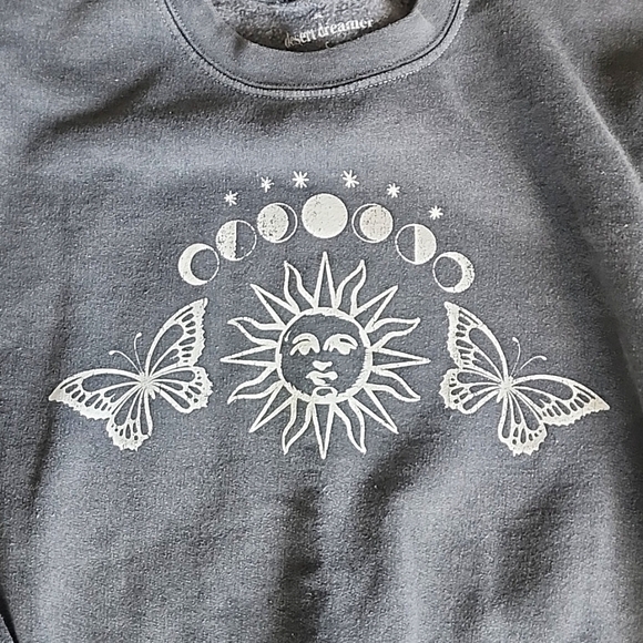 Sweatshirt - Picture 2 of 3